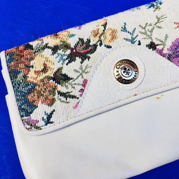 Vintage flower stitch white leather wallet. - Picture 2 of 3